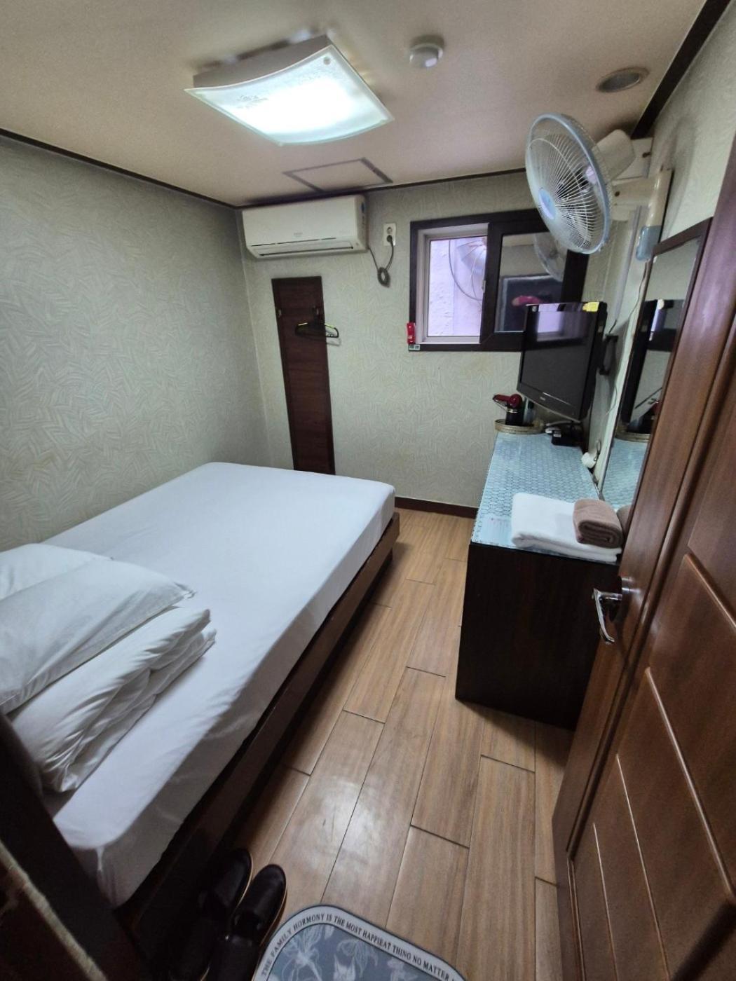 Joyful Stay Seoul Exteriör bild